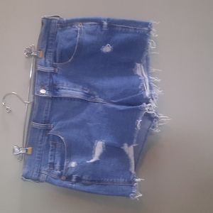 Old Navy boyfriend mid- rise deconstructed Jean shorts size 12